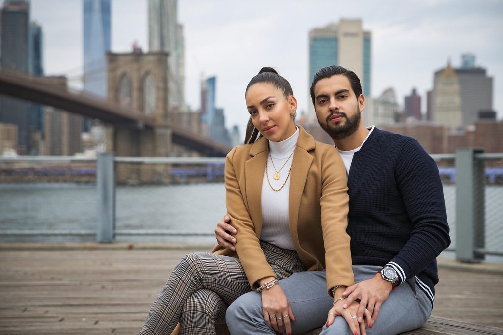 Couple portrait in DUMBO with Brooklyn Bridge background
